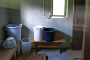 Ulkosauna pesuhuone.